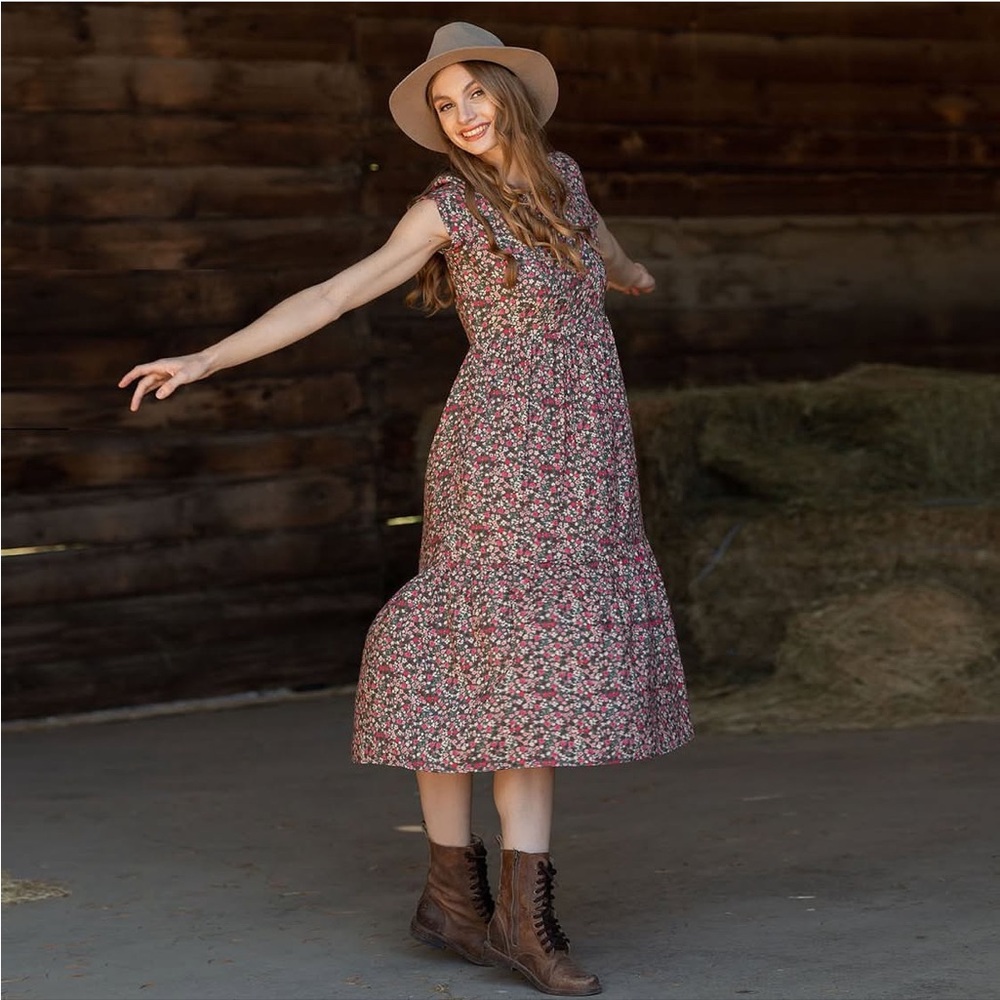 Evy's Tree Deidre Dress in Ditsy Floral Womens 1X New With Tags